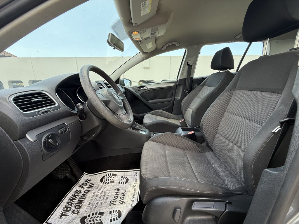 2010 Volkswagen Golf Image 12