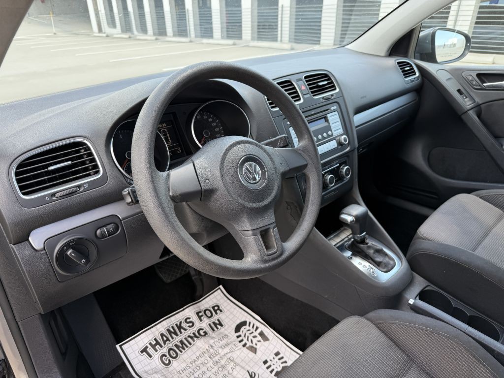 2010 Volkswagen Golf Image 13