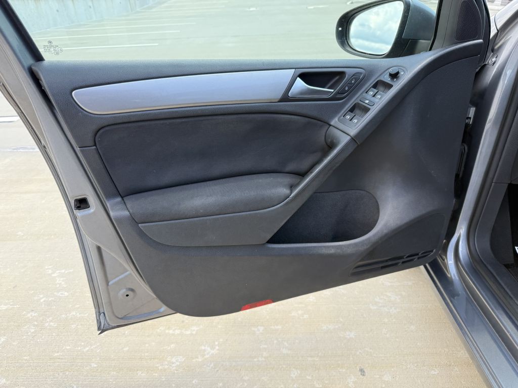 2010 Volkswagen Golf Image 14