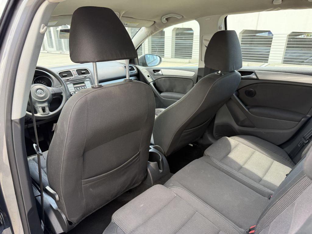 2010 Volkswagen Golf Image 16