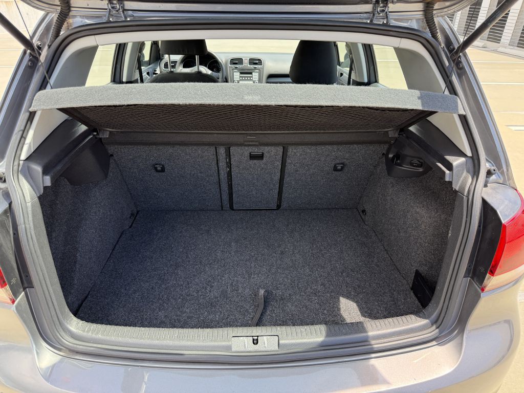 2010 Volkswagen Golf Image 18