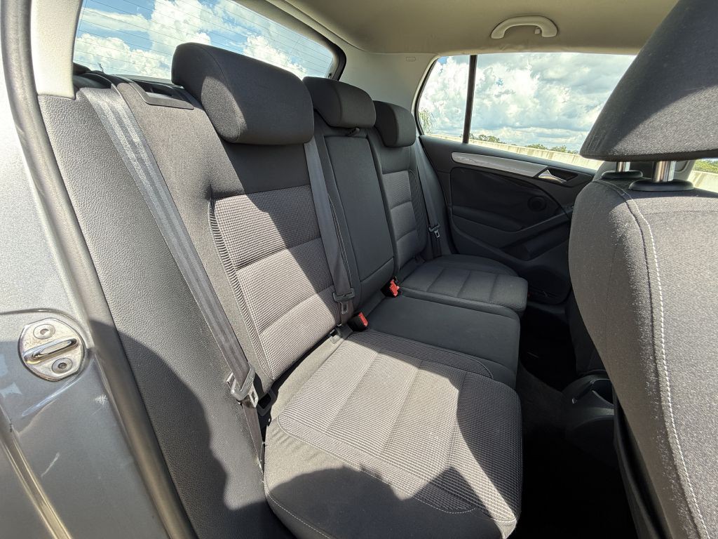 2010 Volkswagen Golf Image 19