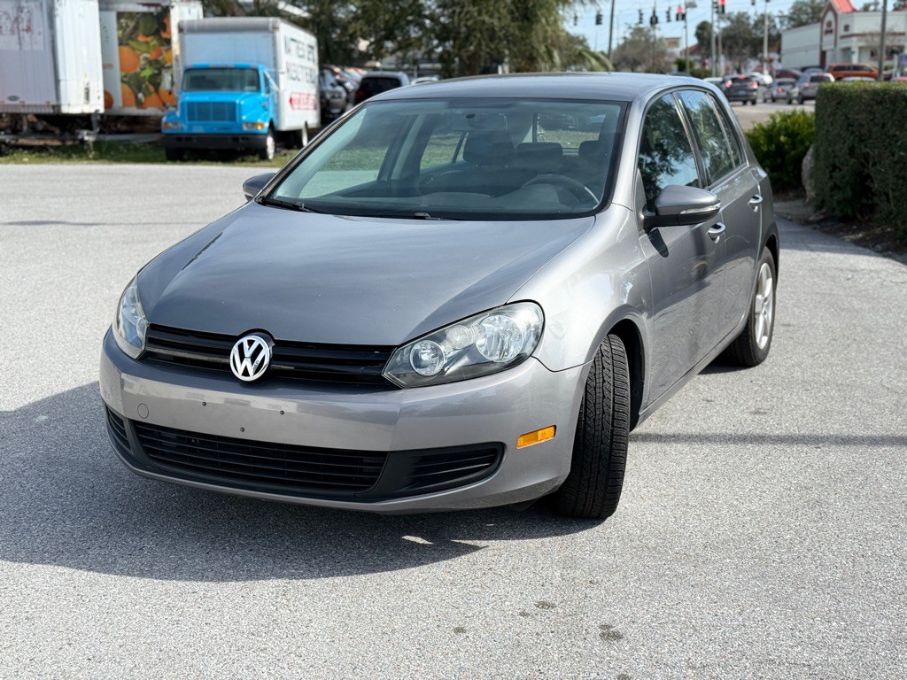 2010 Volkswagen Golf Image 2