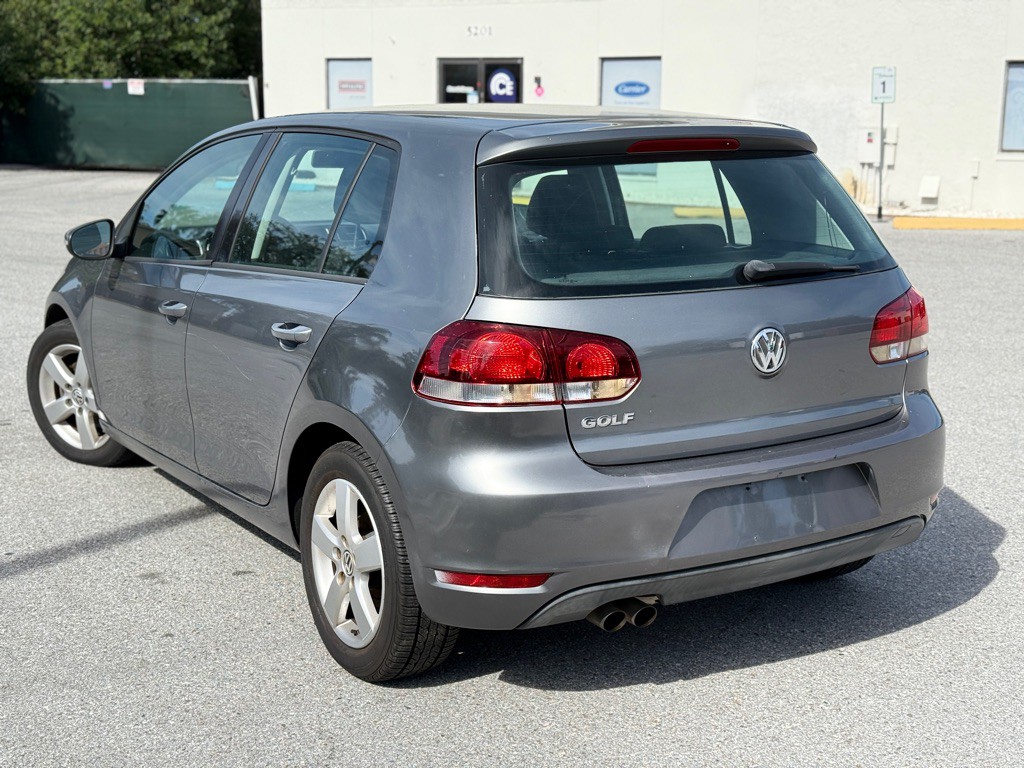 2010 Volkswagen Golf Image 4