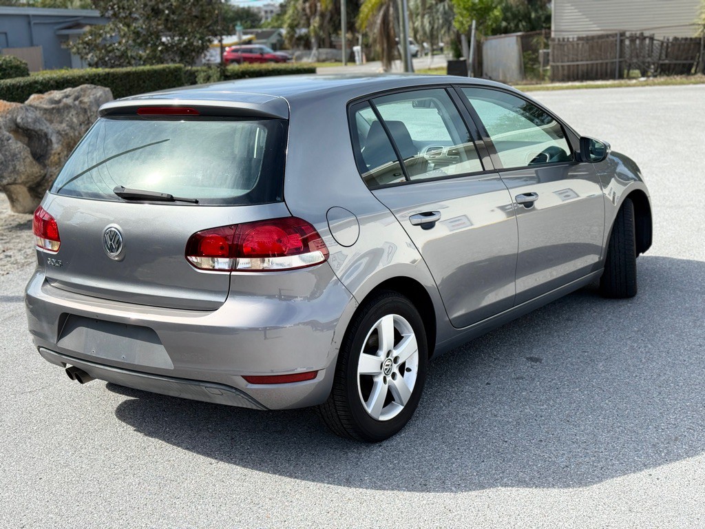 2010 Volkswagen Golf Image 5