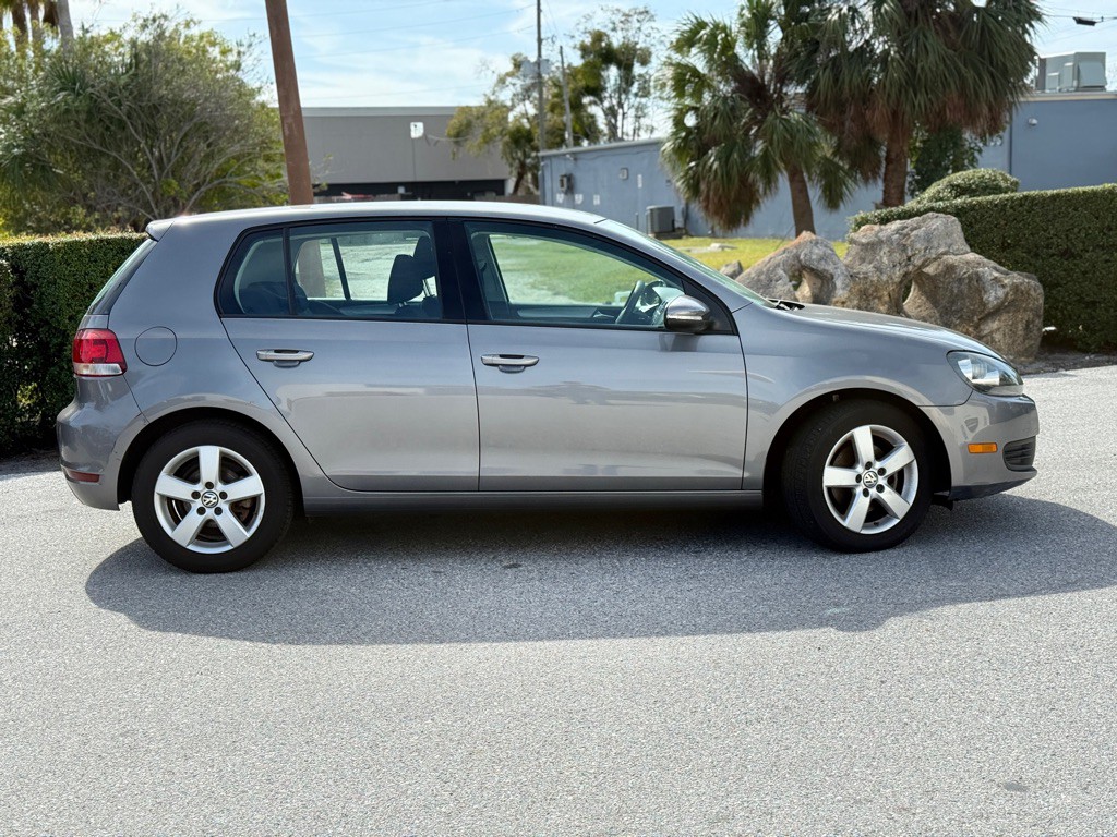 2010 Volkswagen Golf Image 6