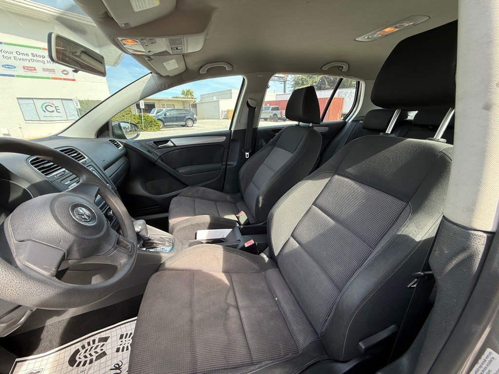 2010 Volkswagen Golf Image 8