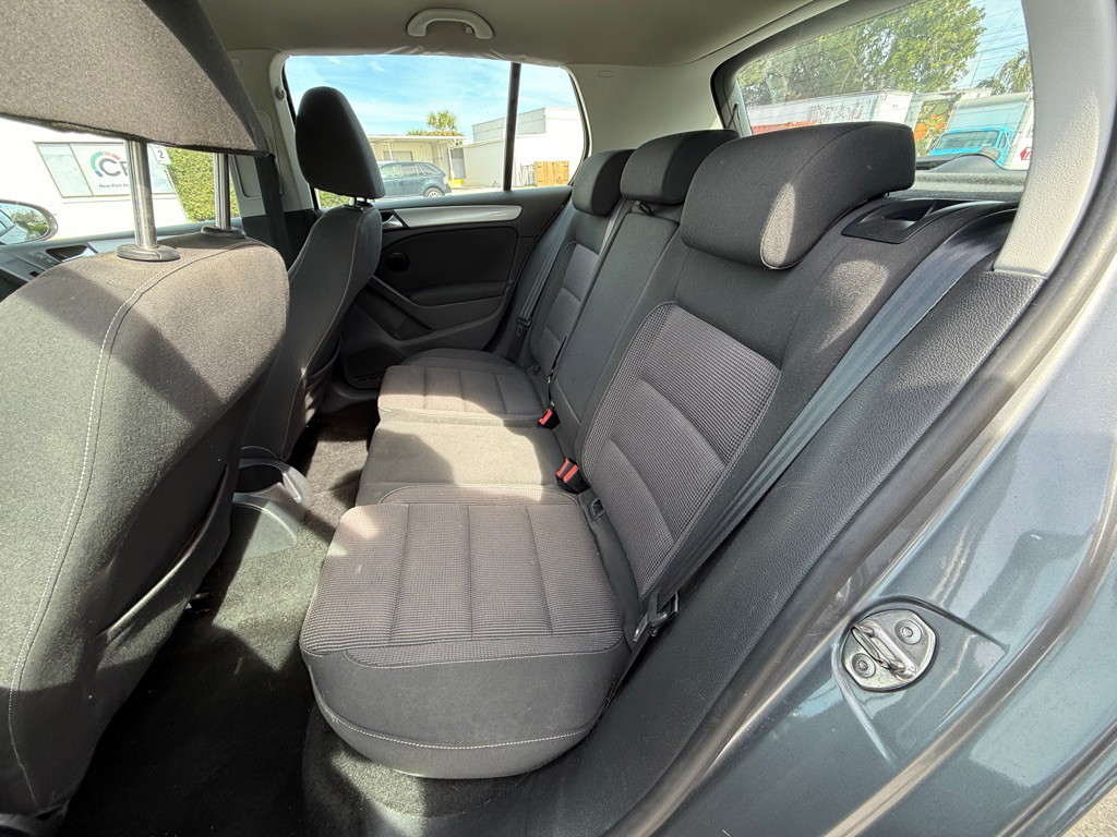 2010 Volkswagen Golf Image 11