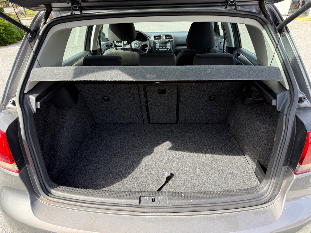 2010 Volkswagen Golf Image 13