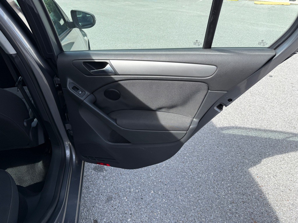 2010 Volkswagen Golf Image 15