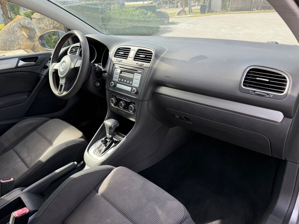 2010 Volkswagen Golf Image 17