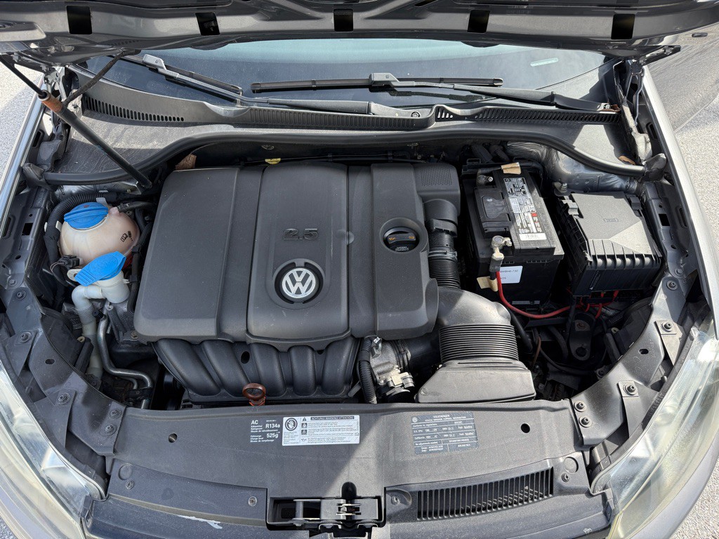 2010 Volkswagen Golf Image 19