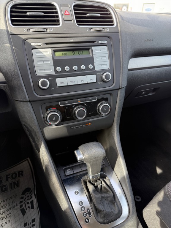 2010 Volkswagen Golf Image 21