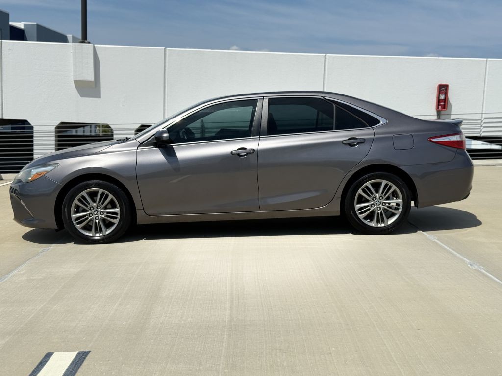 2016 Toyota Camry Image 2