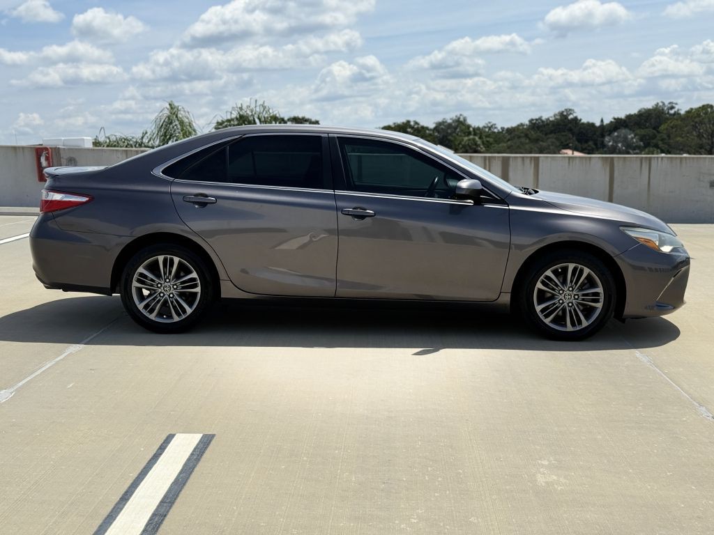 2016 Toyota Camry Image 5