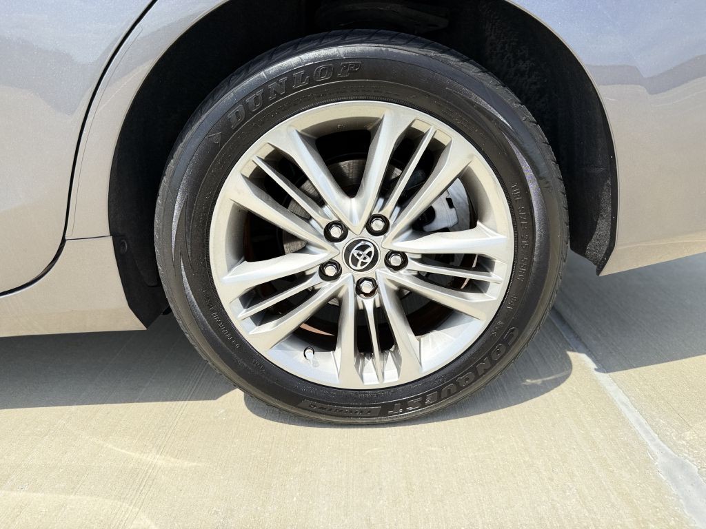2016 Toyota Camry Image 8