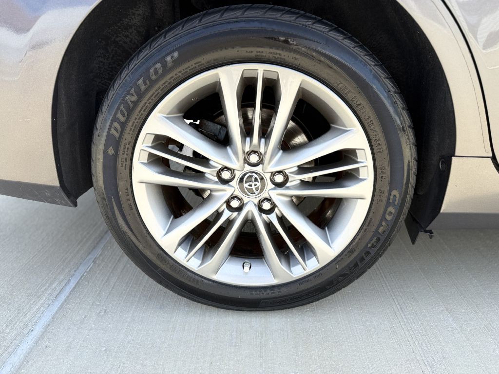 2016 Toyota Camry Image 9