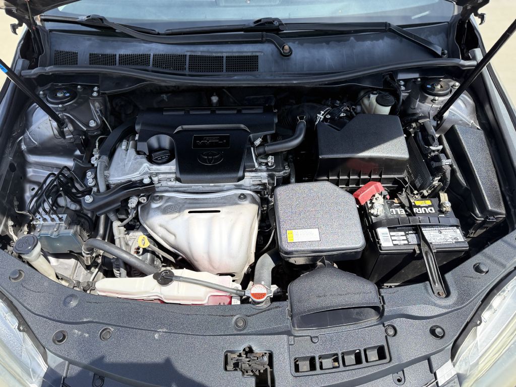 2016 Toyota Camry Image 11