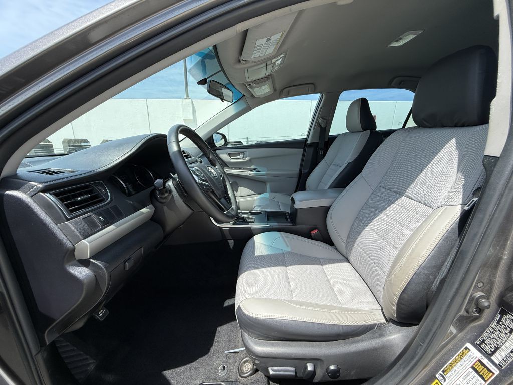 2016 Toyota Camry Image 12