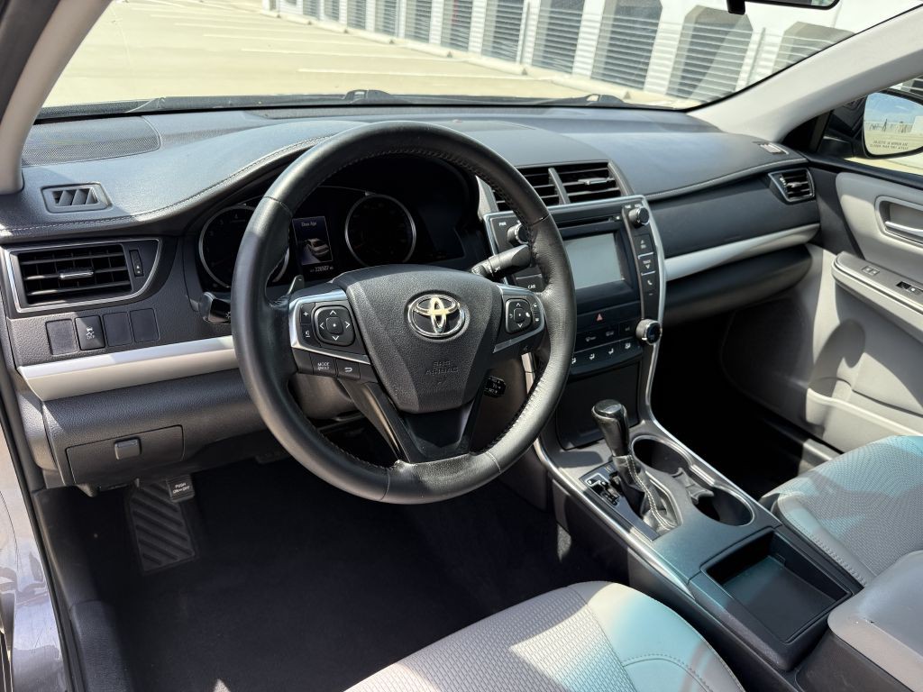 2016 Toyota Camry Image 14