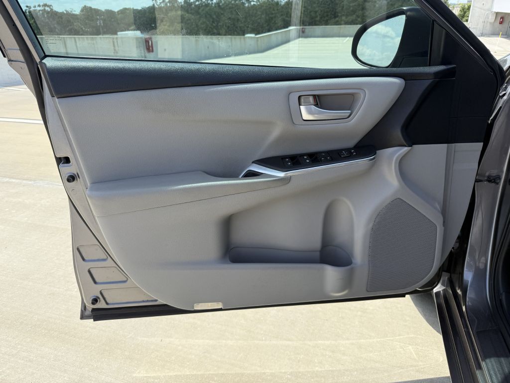 2016 Toyota Camry Image 15