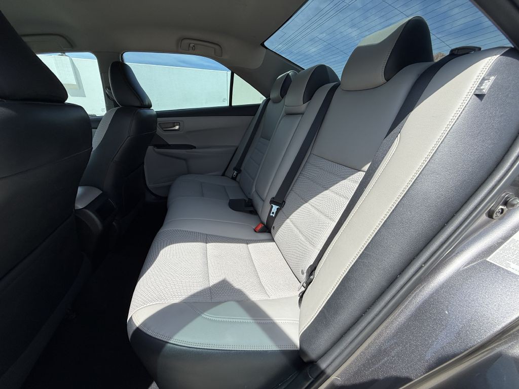 2016 Toyota Camry Image 16