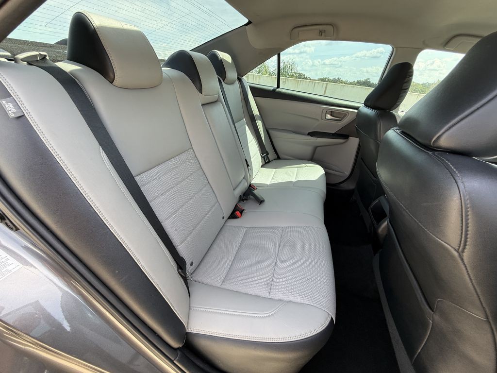 2016 Toyota Camry Image 20