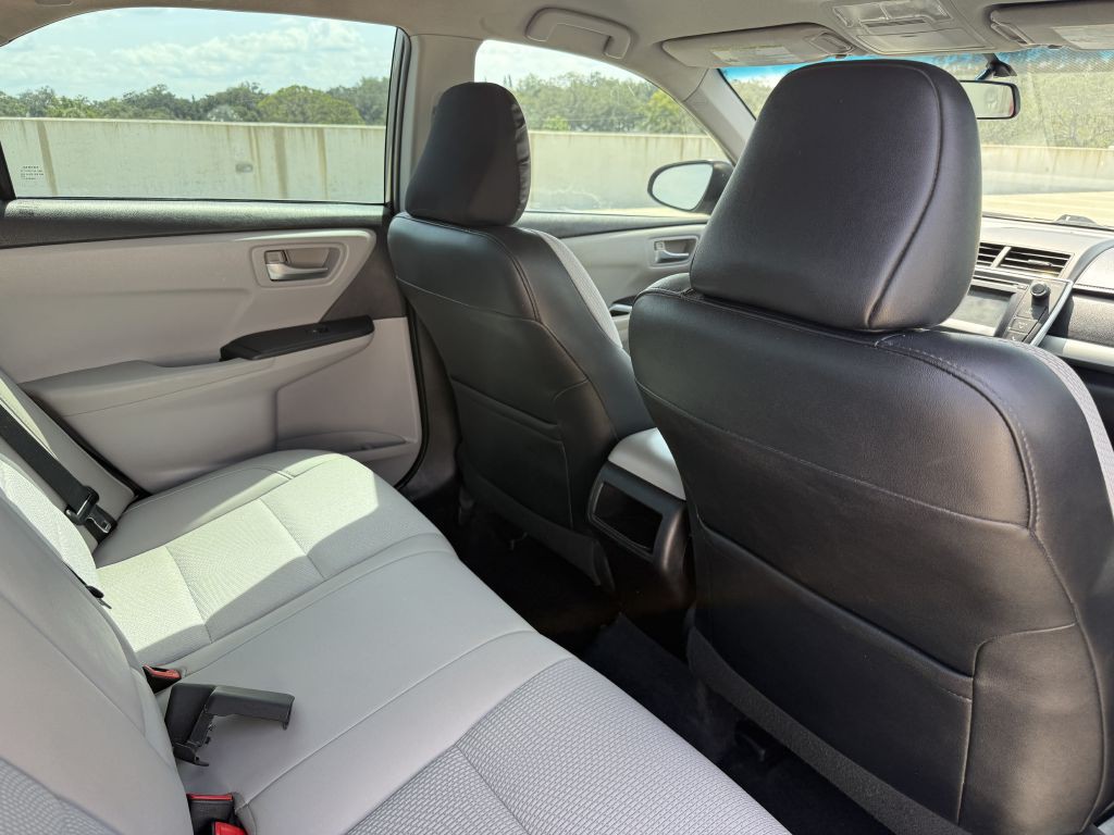 2016 Toyota Camry Image 21