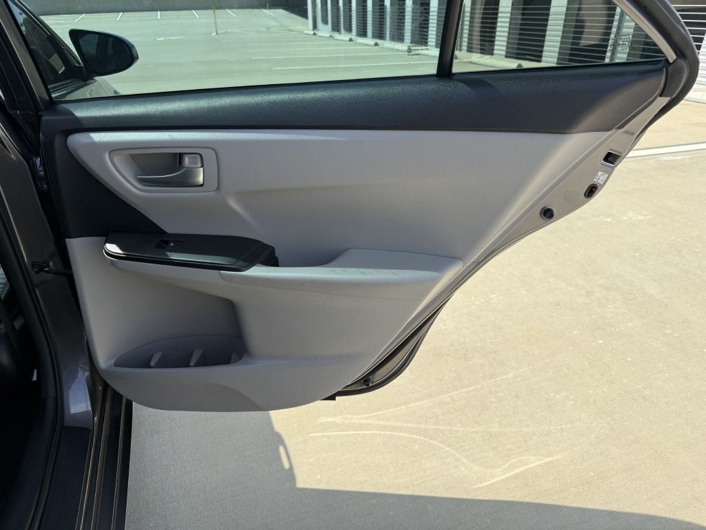 2016 Toyota Camry Image 22