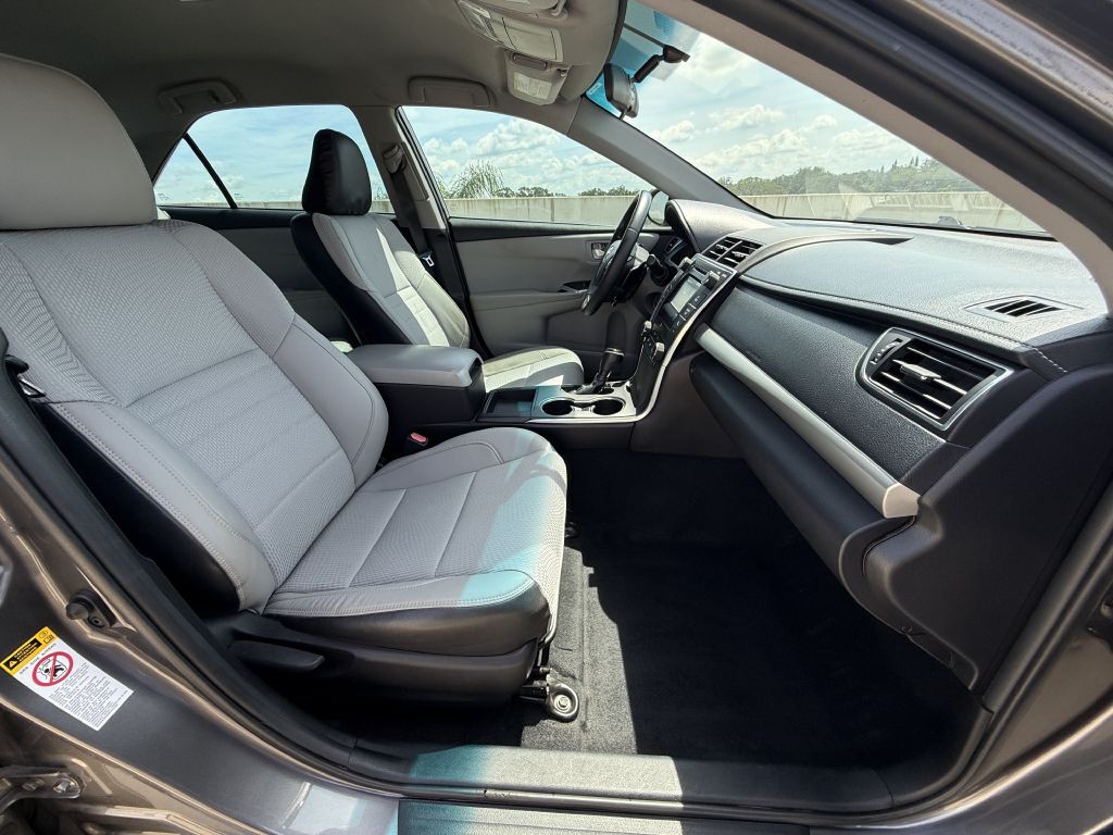 2016 Toyota Camry Image 23