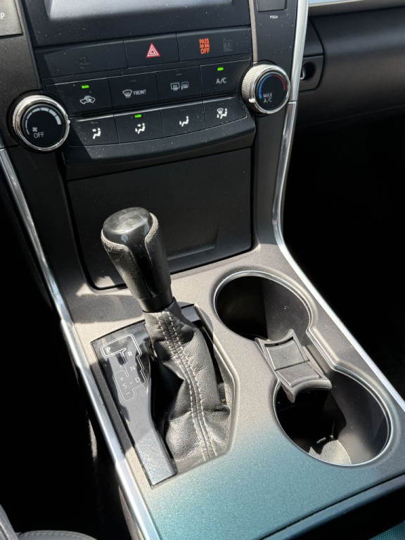 2016 Toyota Camry Image 29