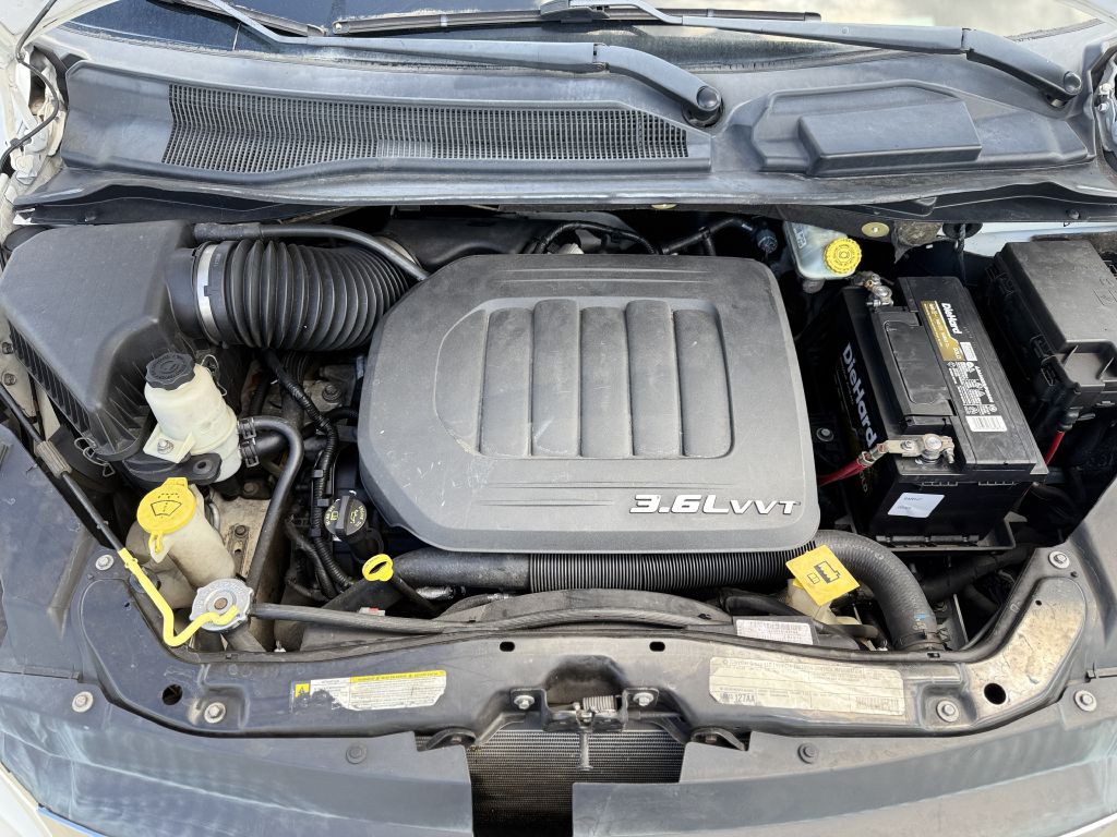 2011 Volkswagen Routan Image 8