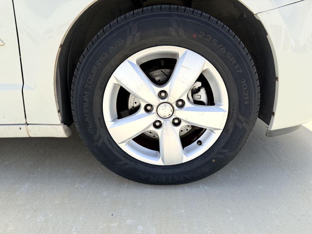 2011 Volkswagen Routan Image 12