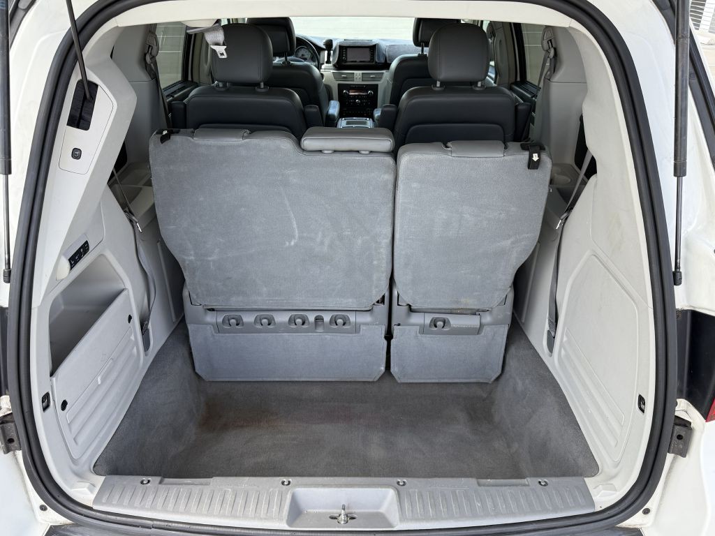2011 Volkswagen Routan Image 19
