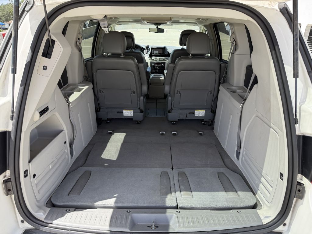 2011 Volkswagen Routan Image 20