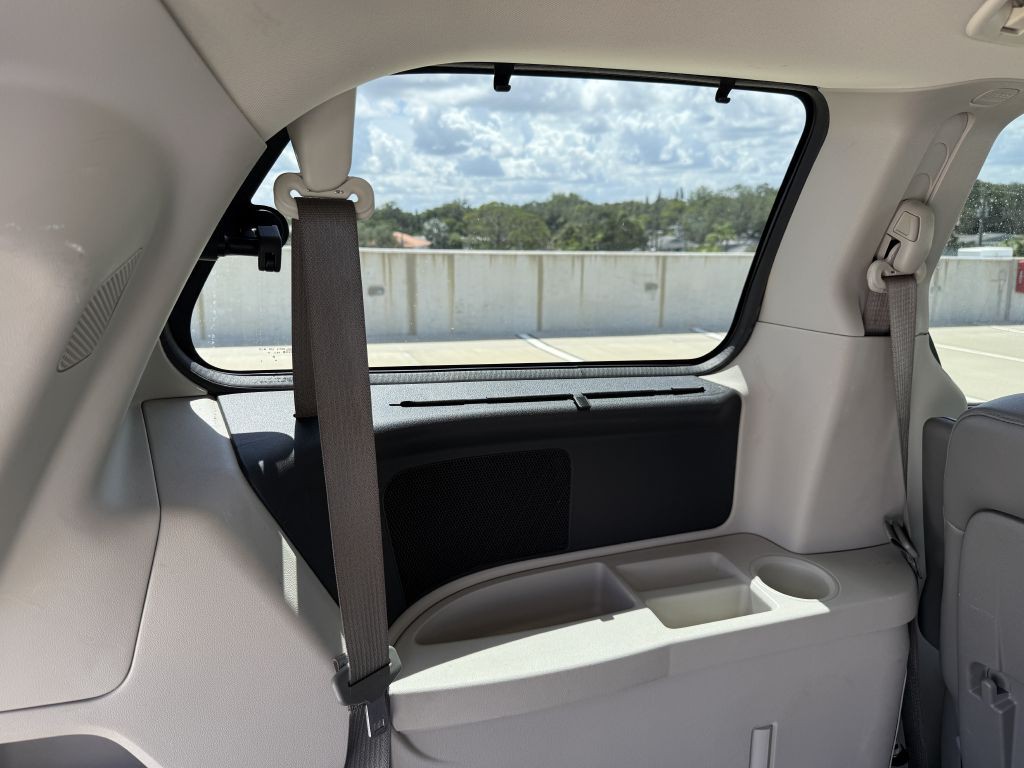 2011 Volkswagen Routan Image 22