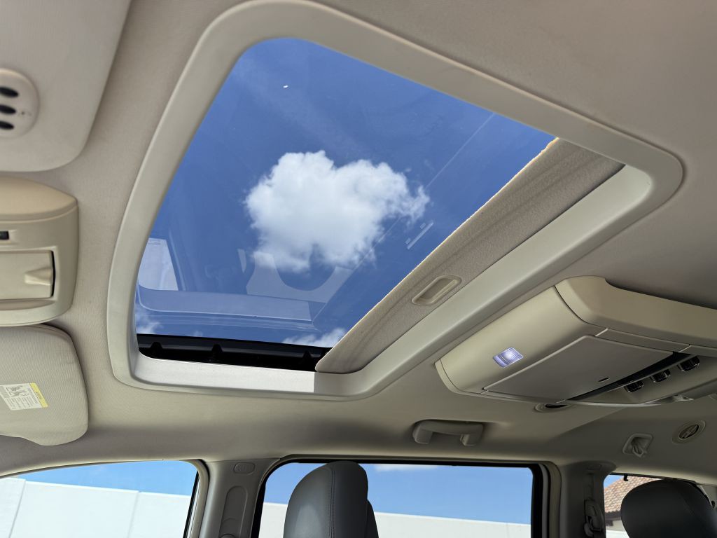 2011 Volkswagen Routan Image 31