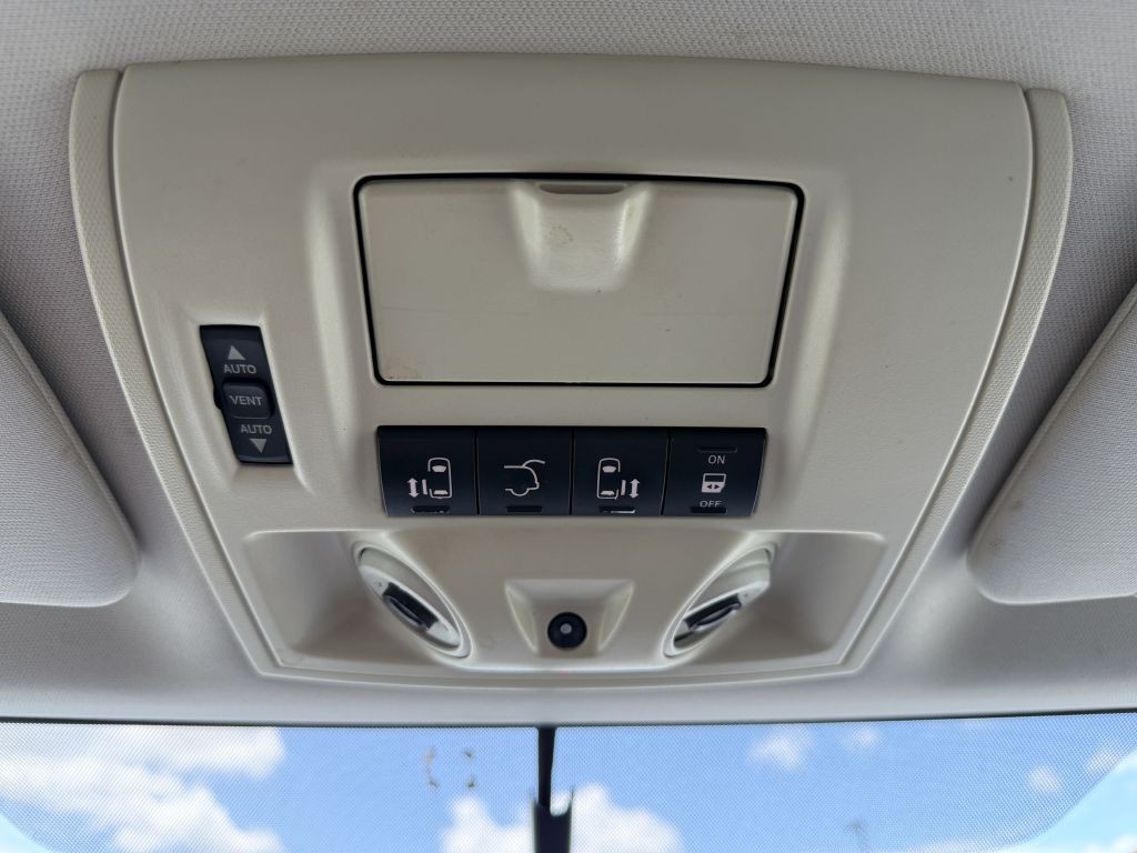 2011 Volkswagen Routan Image 37