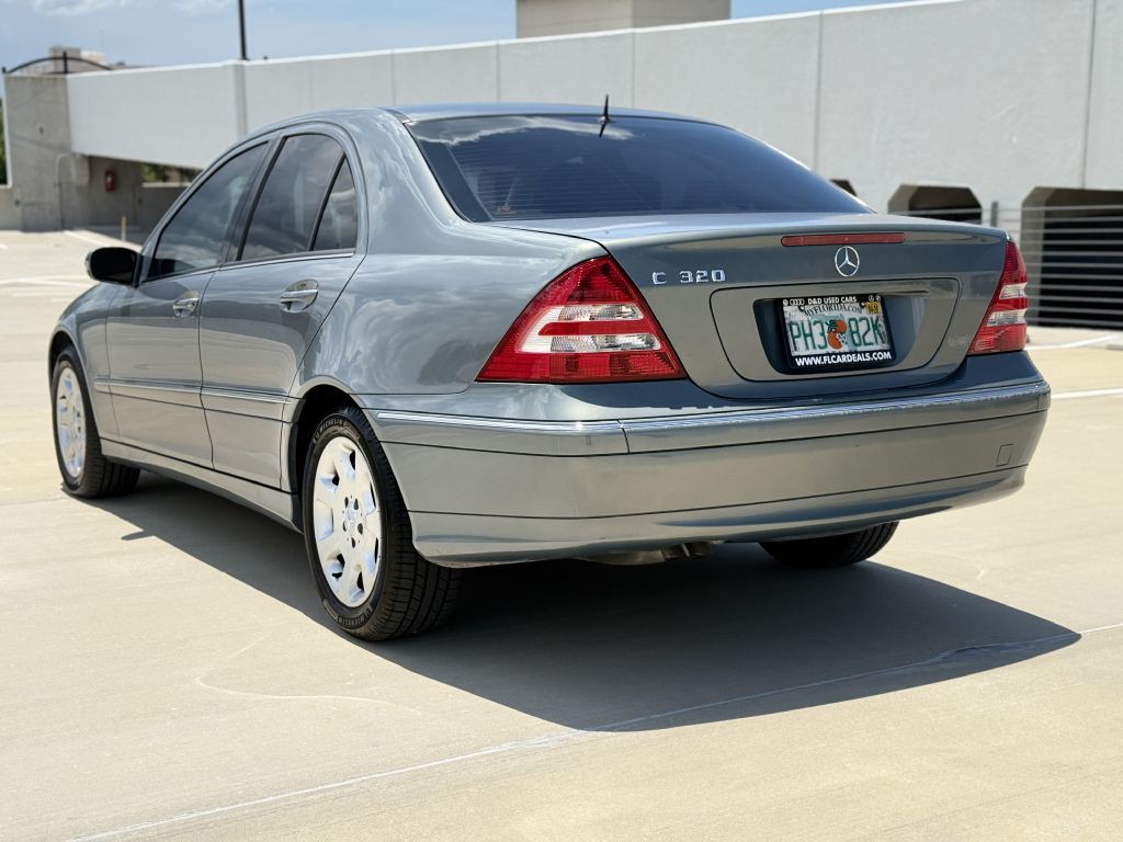 2005 Mercedes-Benz C-Class Image 3