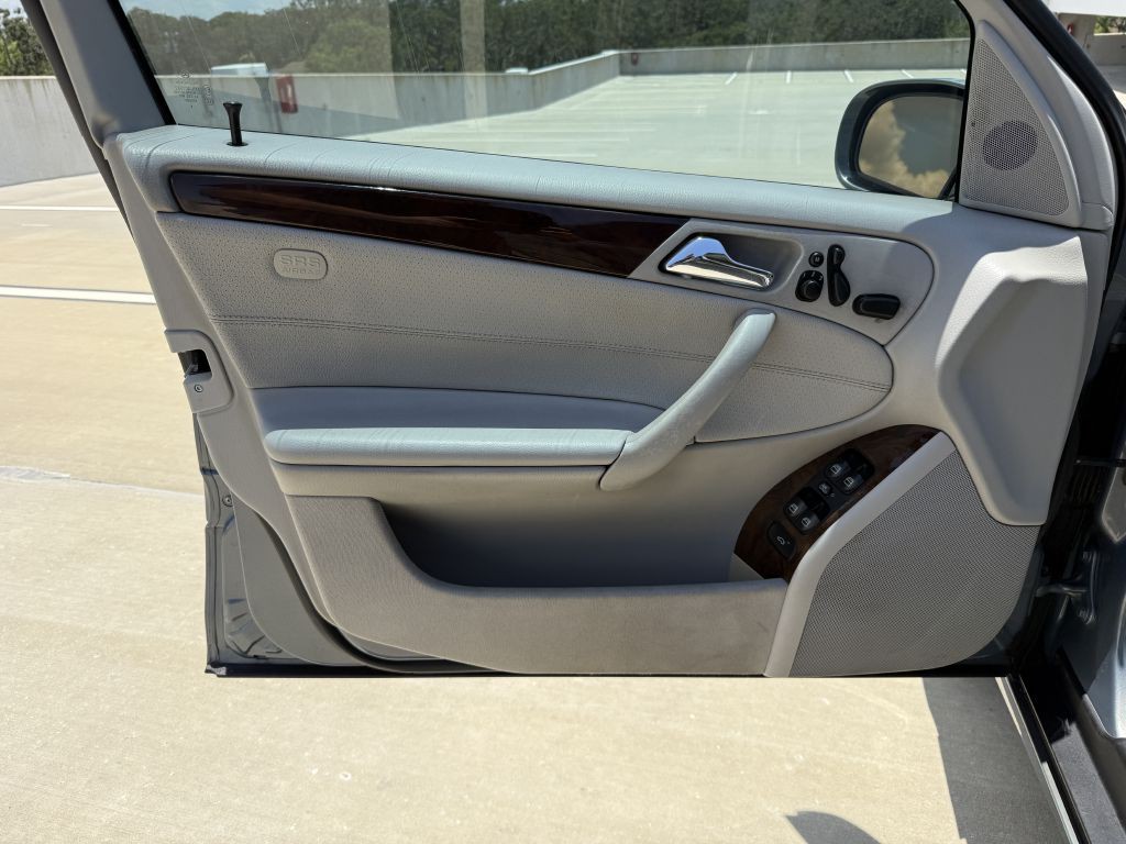 2005 Mercedes-Benz C-Class Image 16