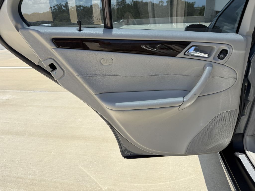 2005 Mercedes-Benz C-Class Image 19