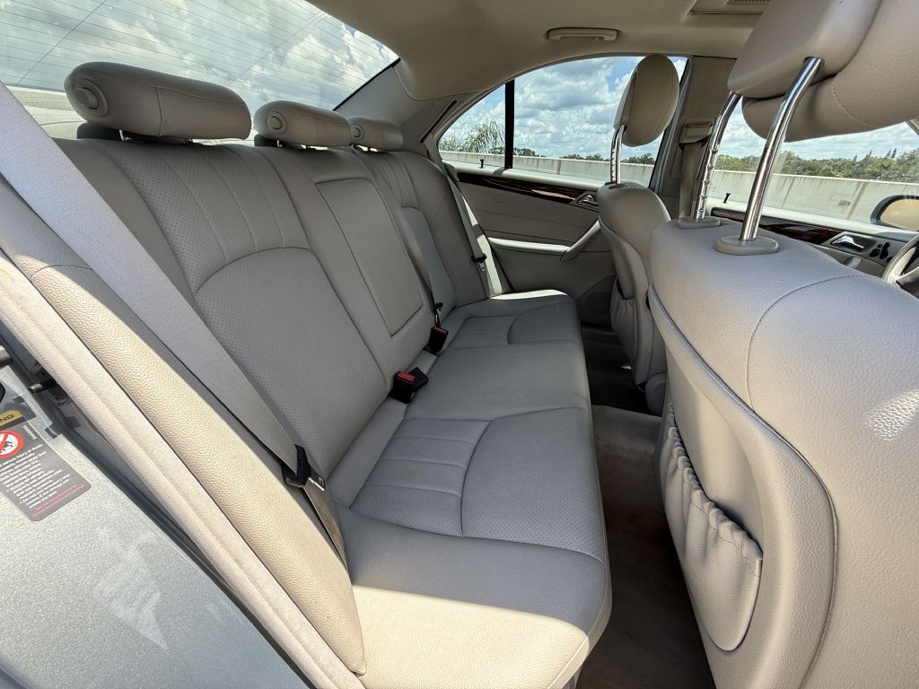 2005 Mercedes-Benz C-Class Image 21