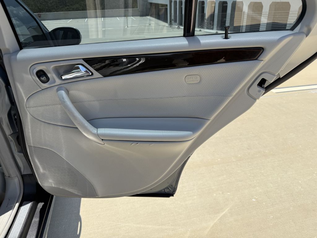 2005 Mercedes-Benz C-Class Image 23