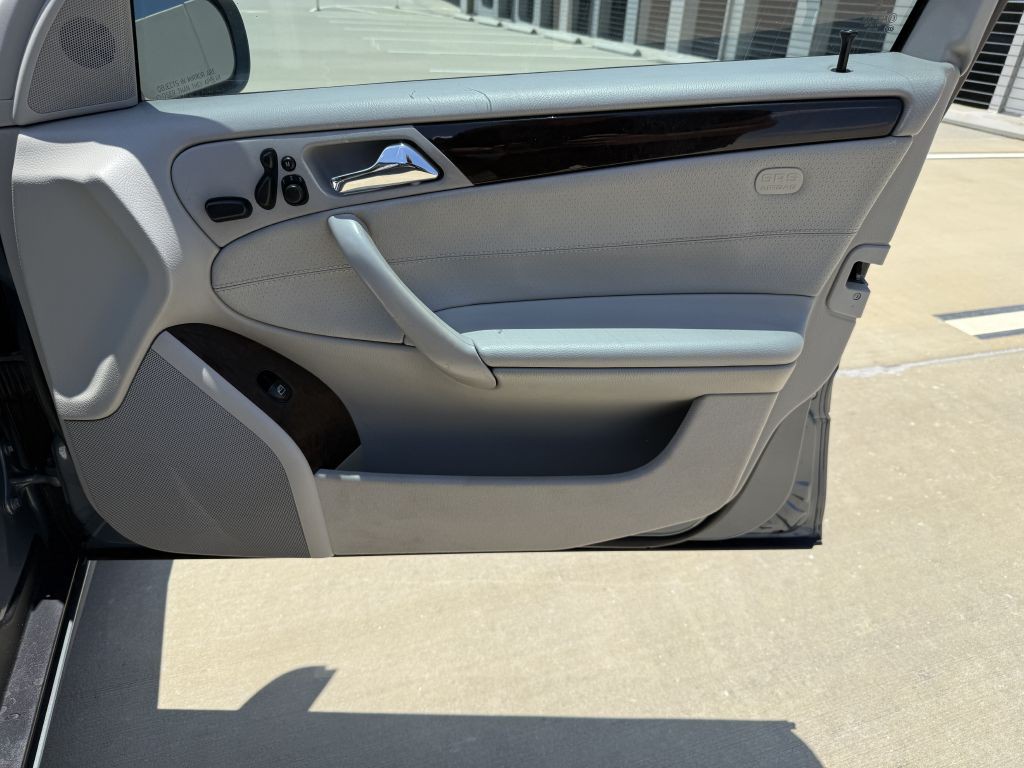 2005 Mercedes-Benz C-Class Image 27
