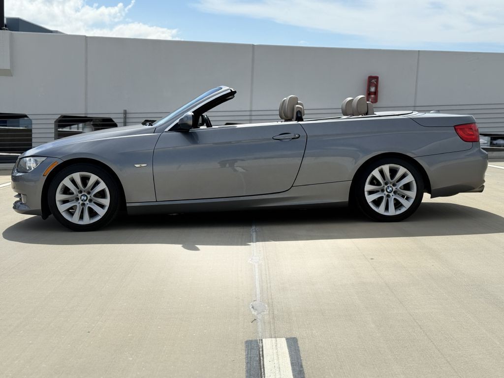 2012 BMW 3 Series Image 2