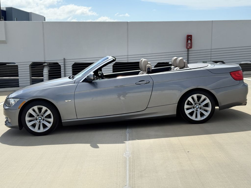 2012 BMW 3 Series Image 3
