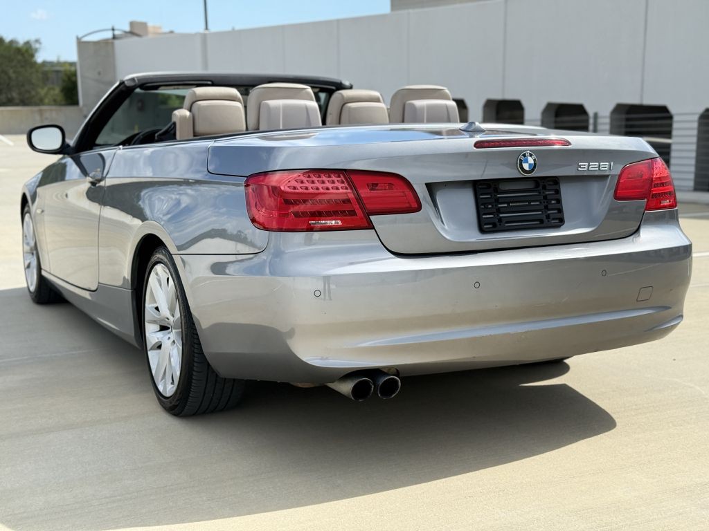 2012 BMW 3 Series Image 4