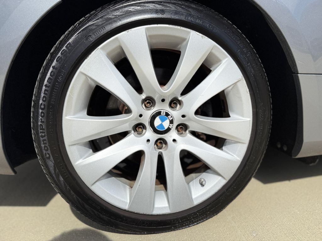 2012 BMW 3 Series Image 10