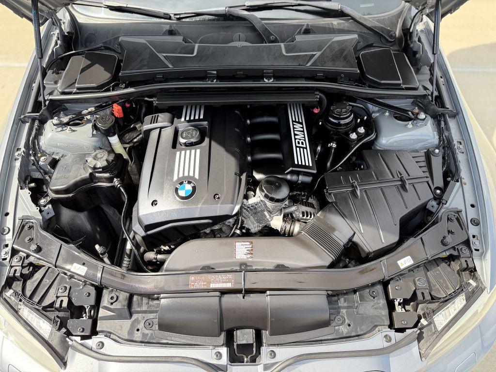 2012 BMW 3 Series Image 12