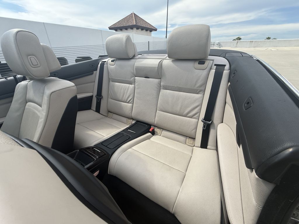 2012 BMW 3 Series Image 17